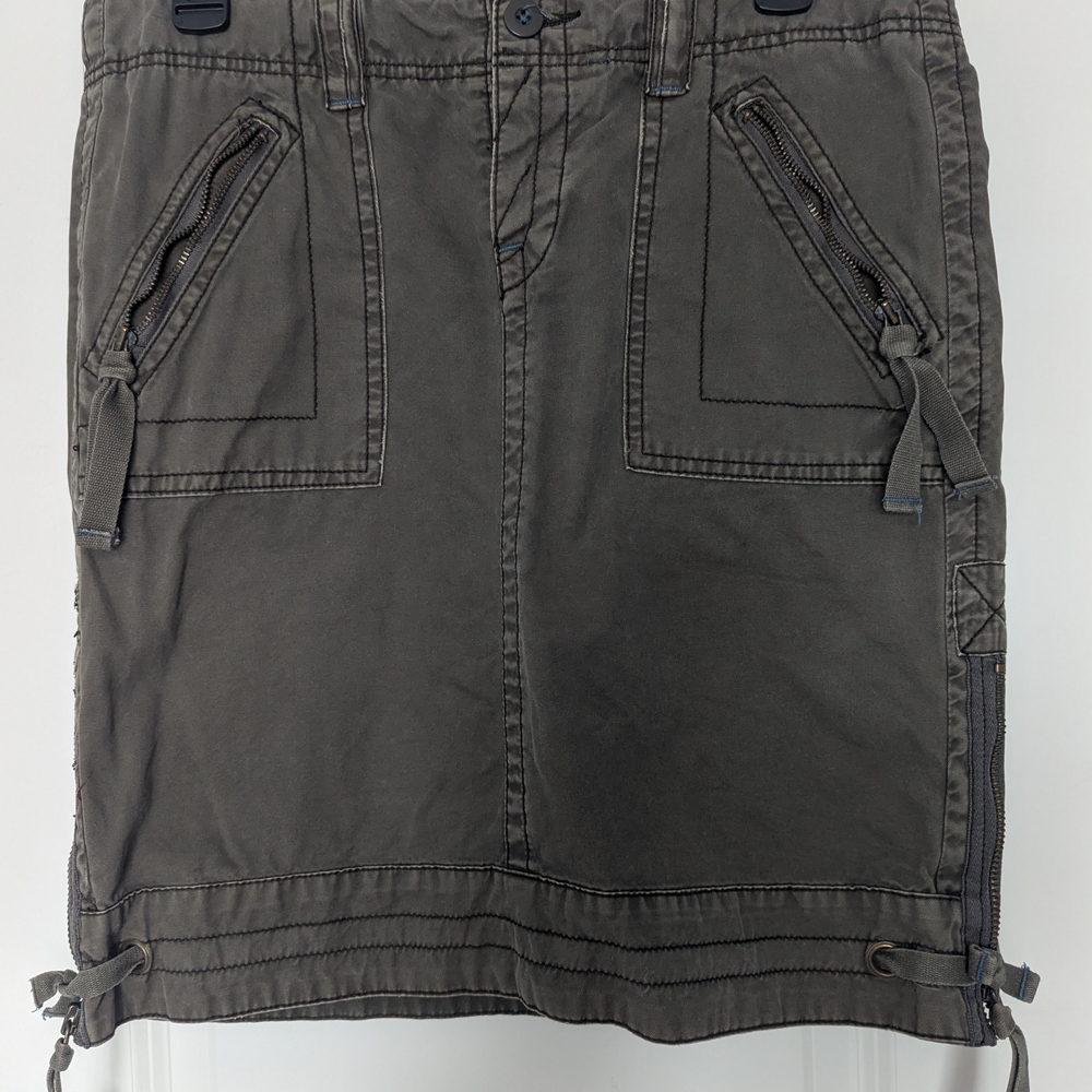 American Eagle Outfitters Gray/Green Skirt Not a mini, but above the knee